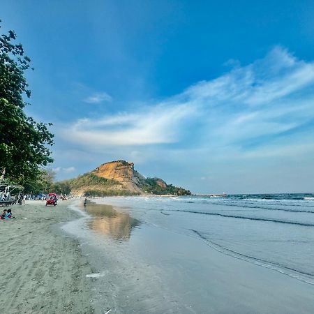 Sea&Mountain View,5 Mins Walk To Famous Beach With King Size Bed HHQ Exterior photo