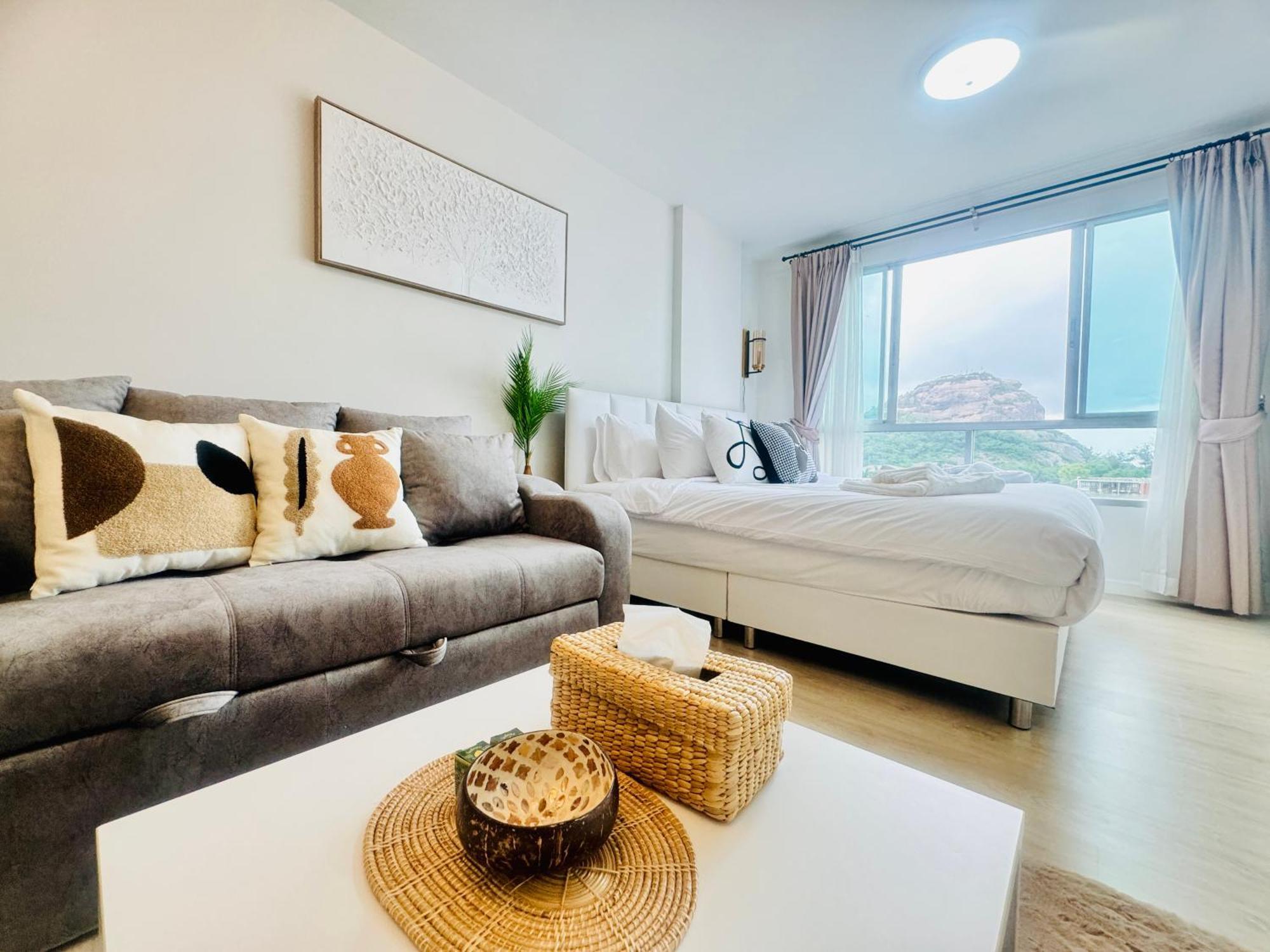 Sea&Mountain View,5 Mins Walk To Famous Beach With King Size Bed HHQ Exterior photo