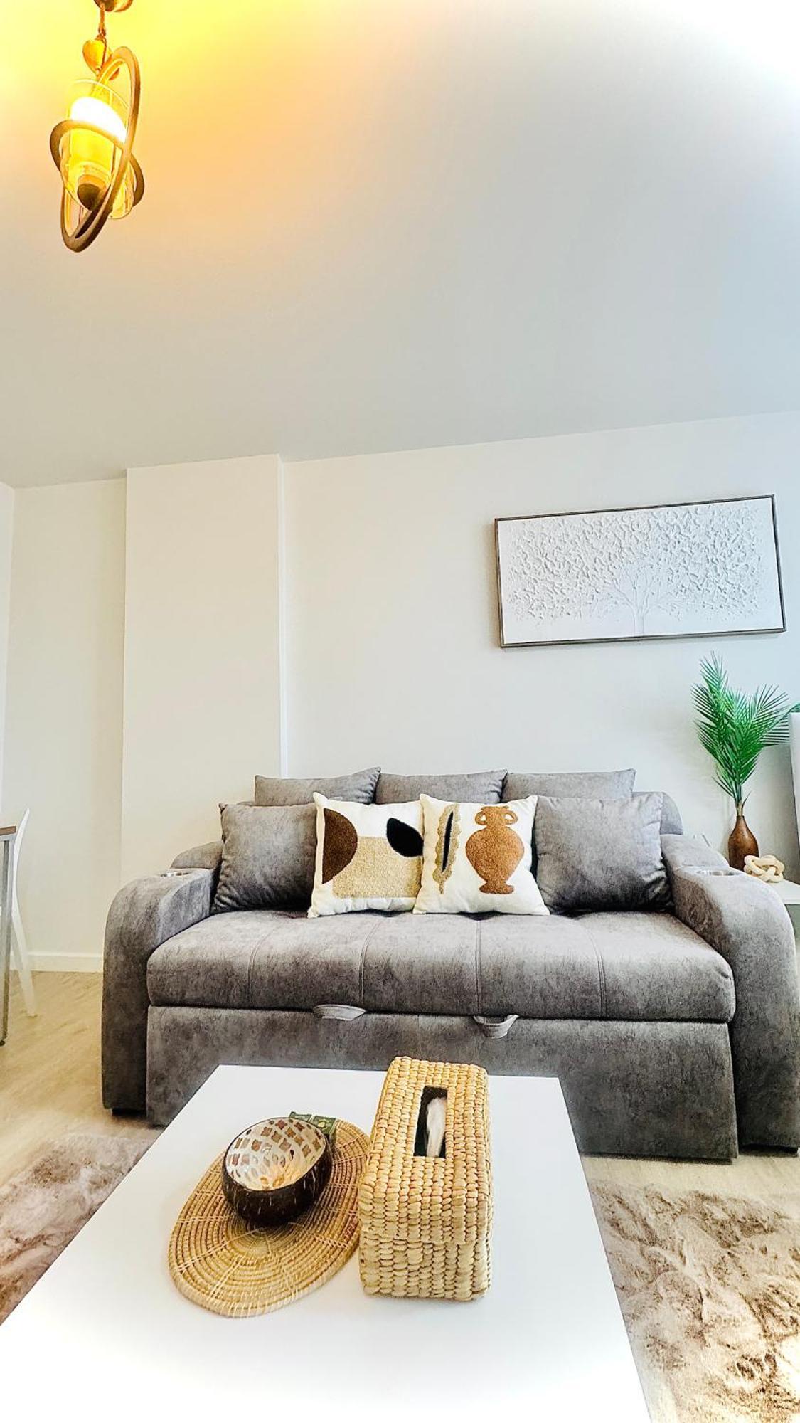 Sea&Mountain View,5 Mins Walk To Famous Beach With King Size Bed HHQ Exterior photo