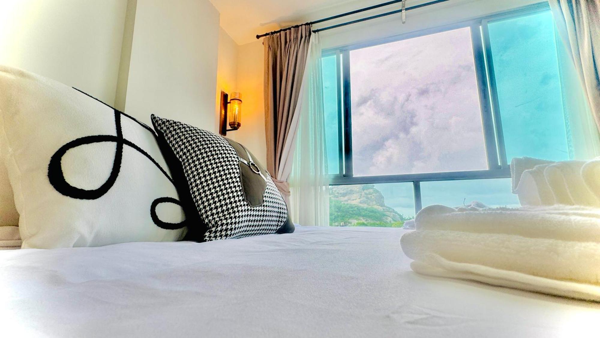 Sea&Mountain View,5 Mins Walk To Famous Beach With King Size Bed HHQ Exterior photo