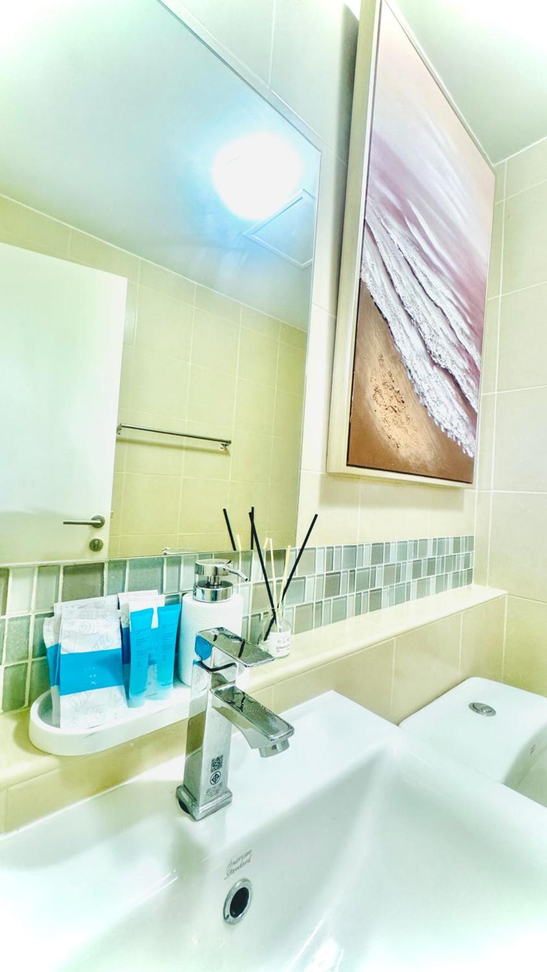 Sea&Mountain View,5 Mins Walk To Famous Beach With King Size Bed HHQ Exterior photo