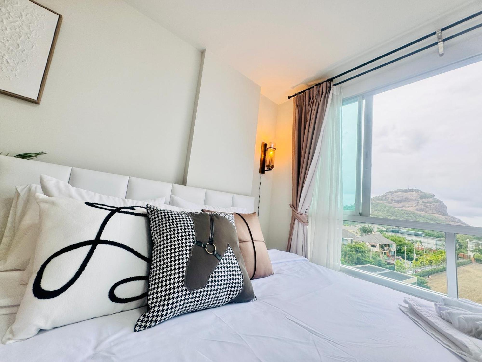 Sea&Mountain View,5 Mins Walk To Famous Beach With King Size Bed HHQ Exterior photo