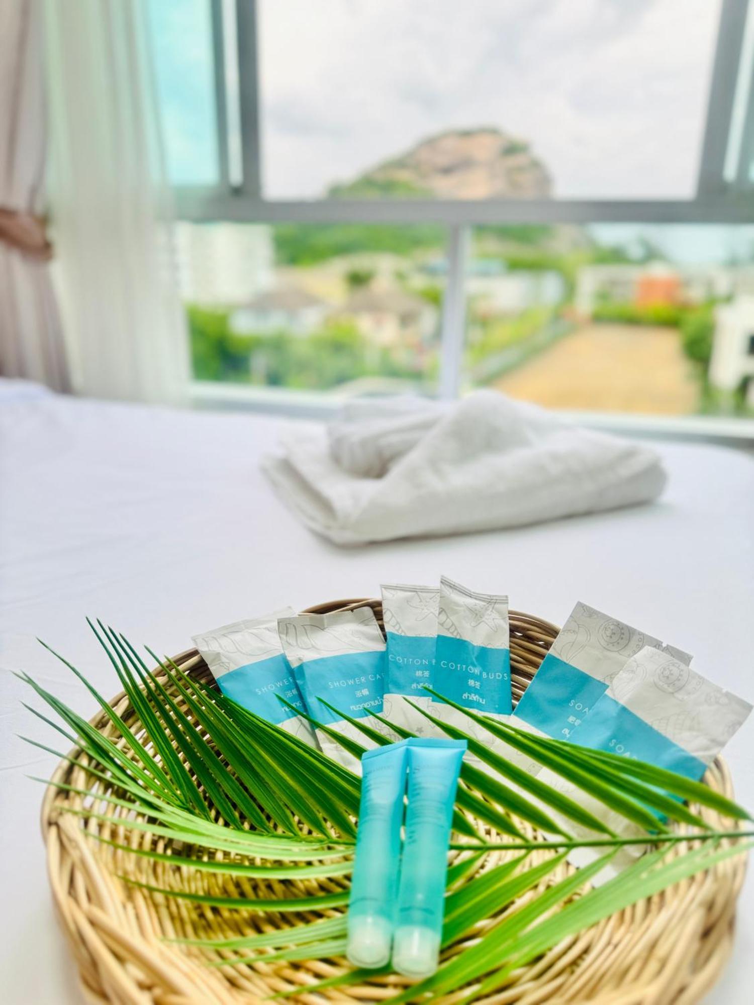 Sea&Mountain View,5 Mins Walk To Famous Beach With King Size Bed HHQ Exterior photo