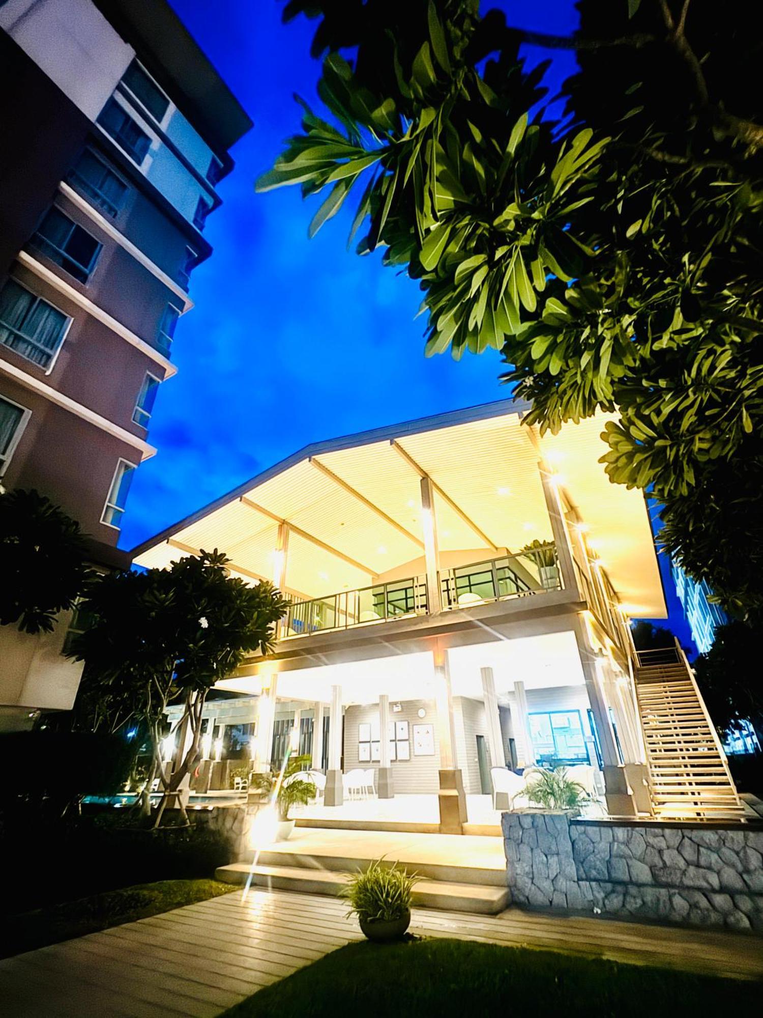 Sea&Mountain View,5 Mins Walk To Famous Beach With King Size Bed HHQ Exterior photo