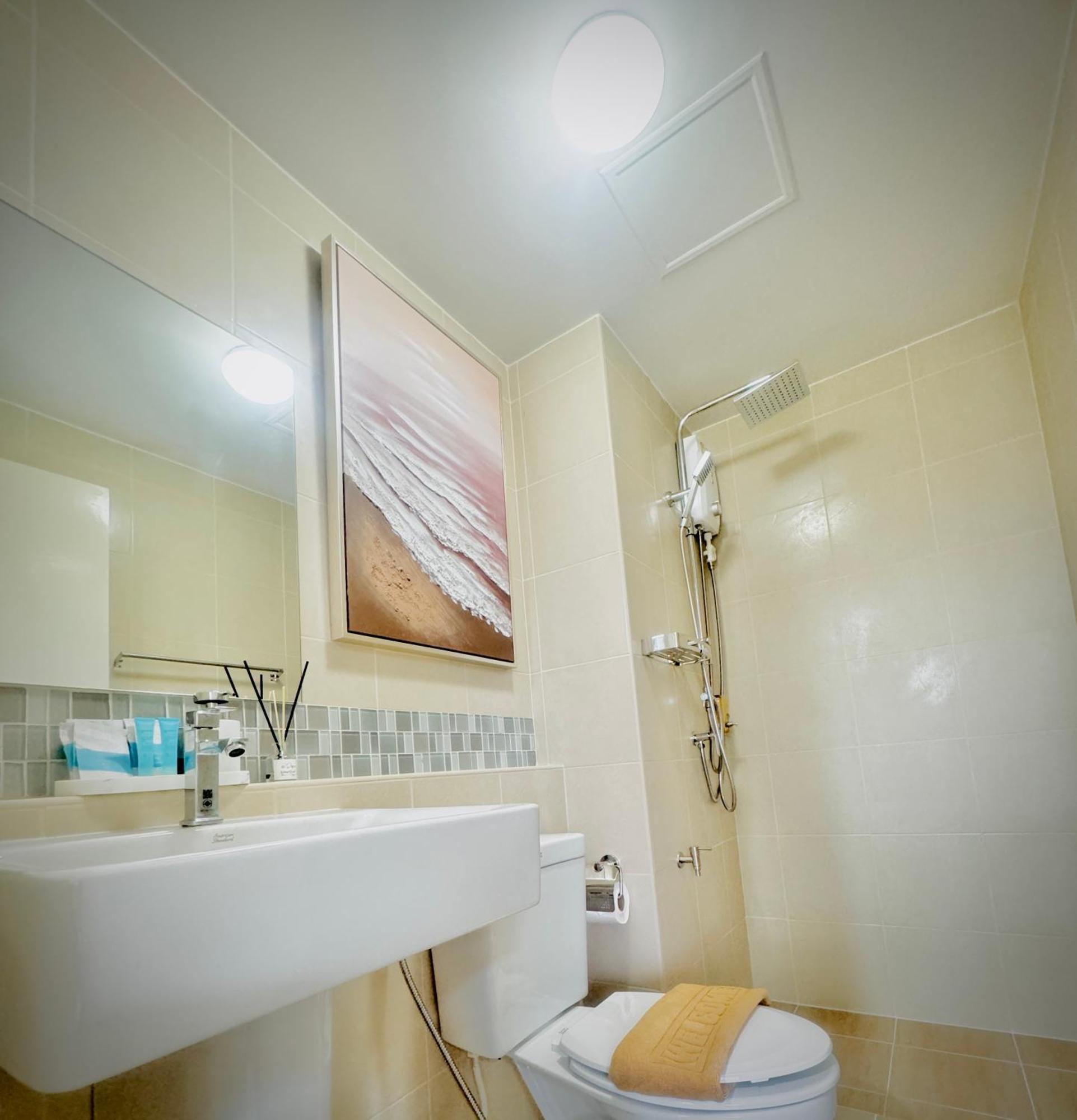 Sea&Mountain View,5 Mins Walk To Famous Beach With King Size Bed HHQ Exterior photo