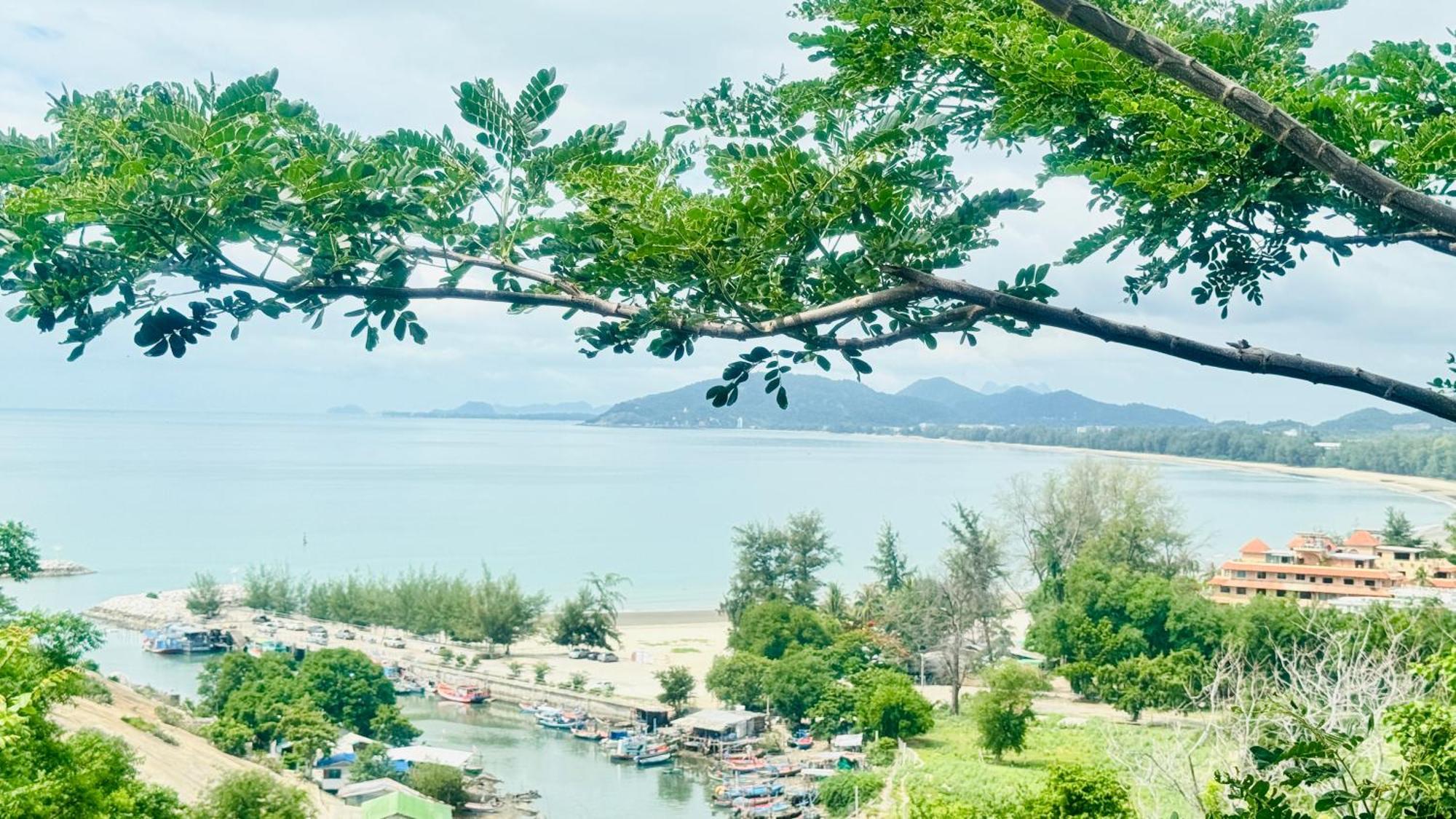 Sea&Mountain View,5 Mins Walk To Famous Beach With King Size Bed HHQ Exterior photo