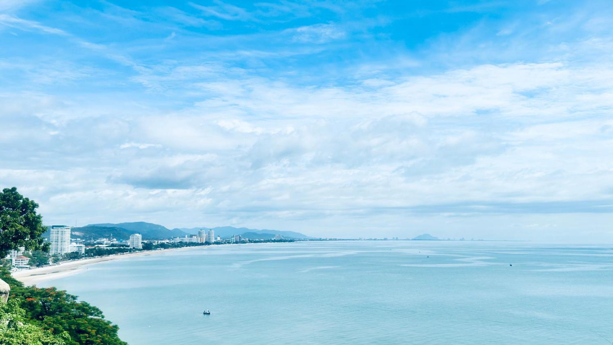 Sea&Mountain View,5 Mins Walk To Famous Beach With King Size Bed HHQ Exterior photo