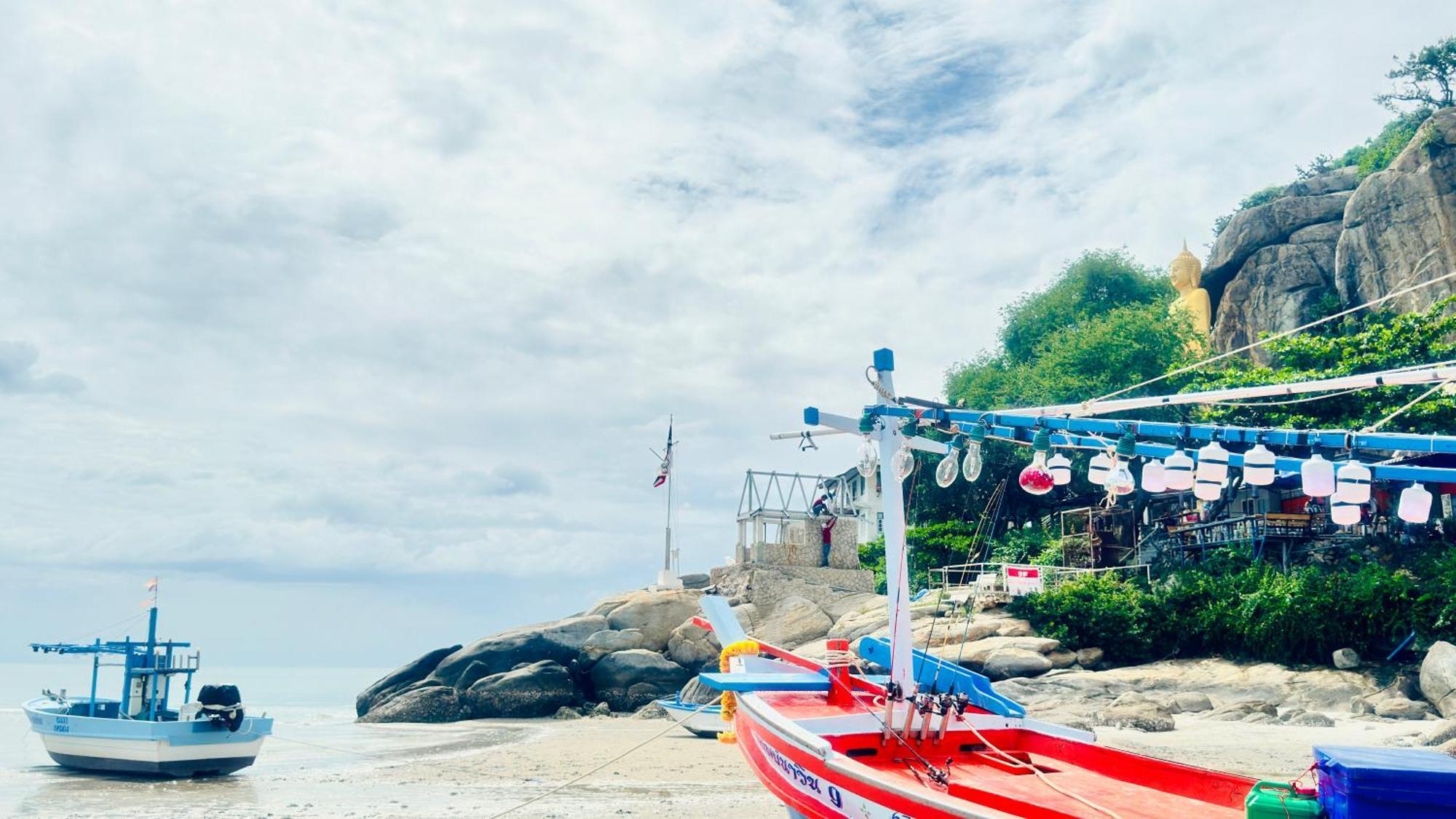 Sea&Mountain View,5 Mins Walk To Famous Beach With King Size Bed HHQ Exterior photo