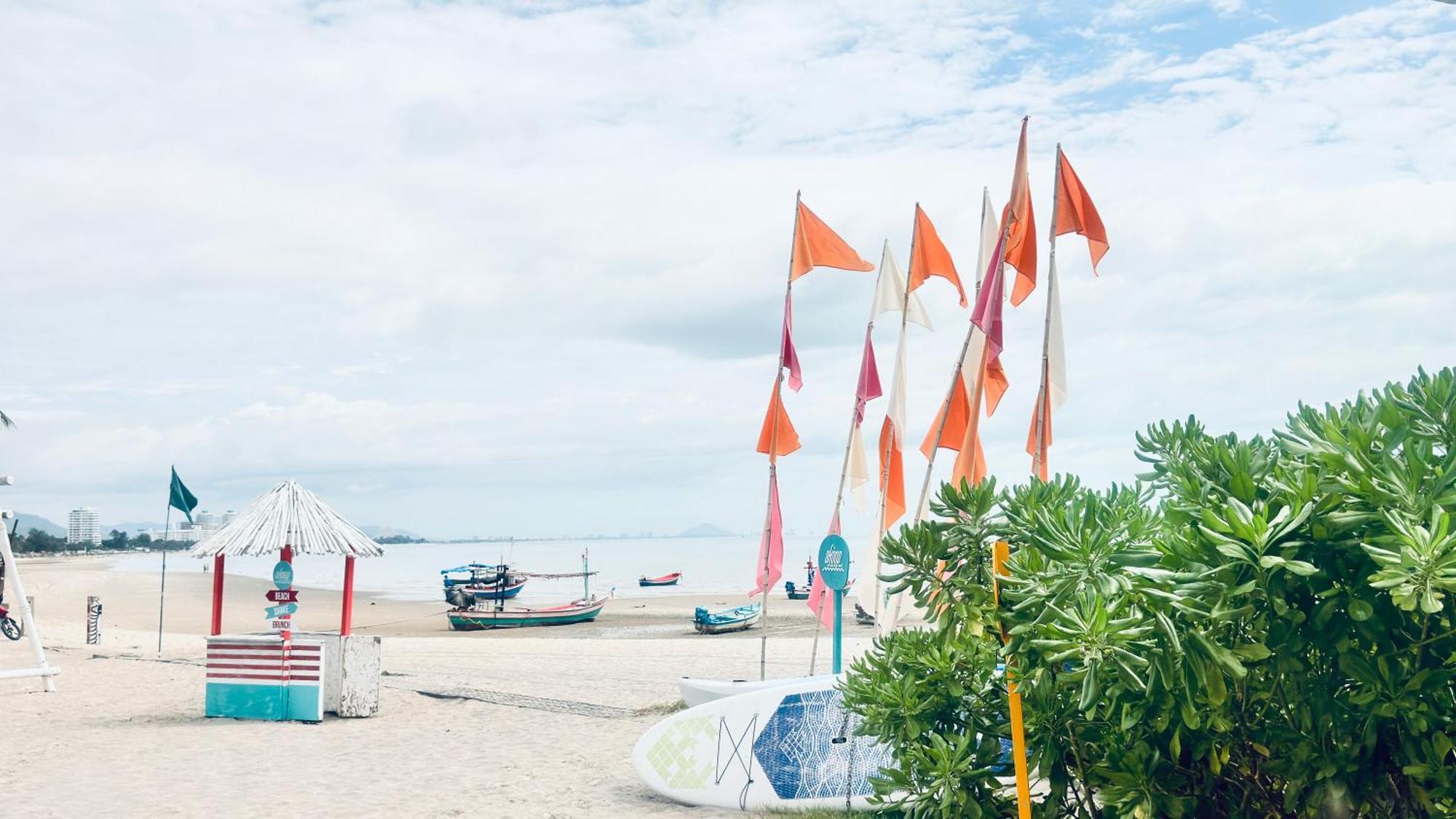 Sea&Mountain View,5 Mins Walk To Famous Beach With King Size Bed HHQ Exterior photo
