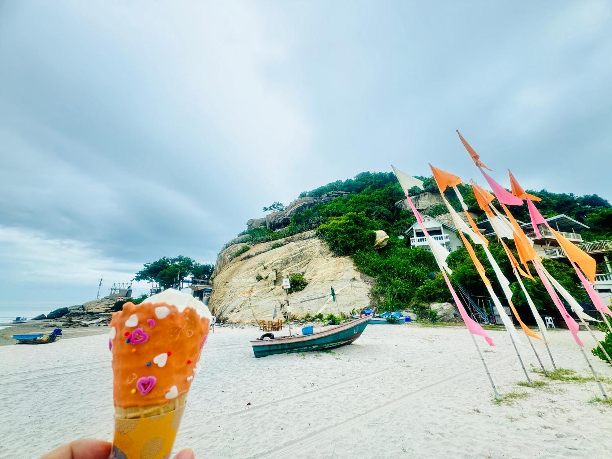 Sea&Mountain View,5 Mins Walk To Famous Beach With King Size Bed HHQ Exterior photo